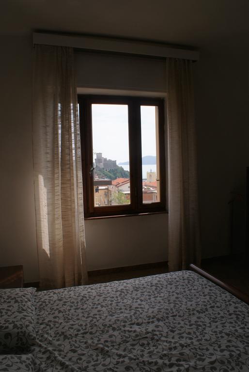 Il Terrazzo Sul Castello Apartment Lerici Bagian luar foto